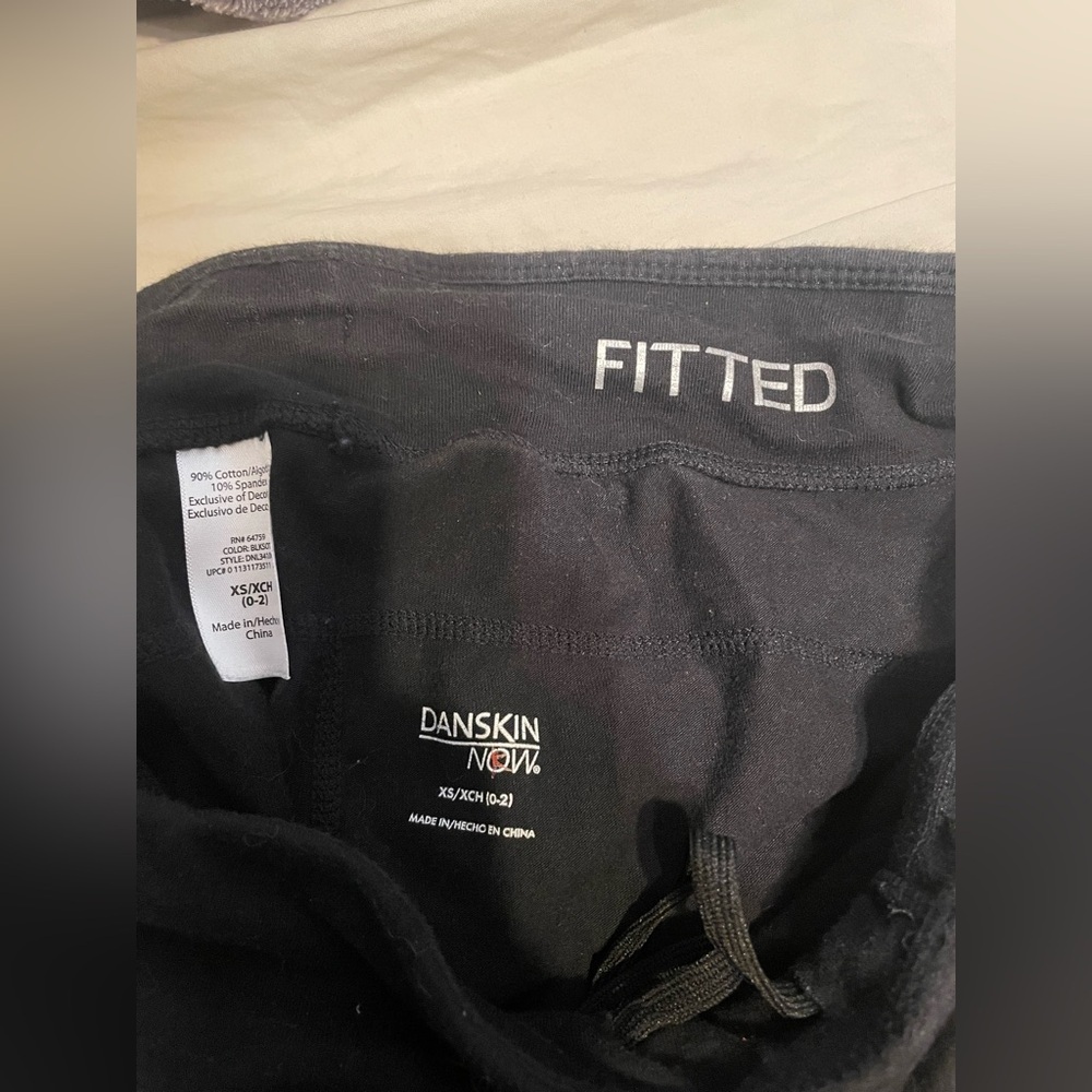 Danskin Black Crop Workout Leggings *make offers* - Picture 5 of 5